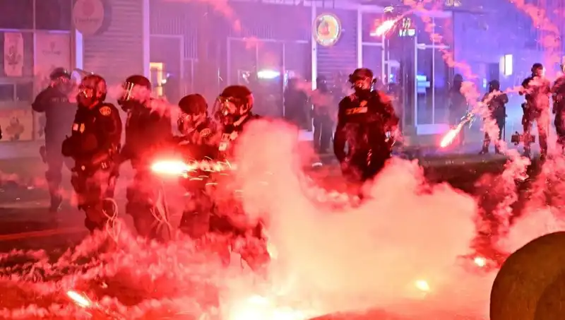 ABD'de İsyan Alev Alev! Los Angeles'taki Protestolar Diğer Şehirlere Taştı