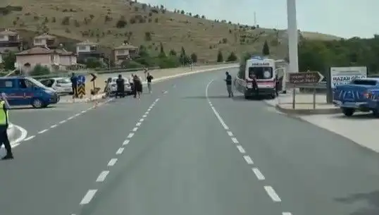 Elazığ’da Korkutan Trafik Kazası: İki Otomobil Çarpıştı, Yaralılar Hastaneye Kaldırıldı