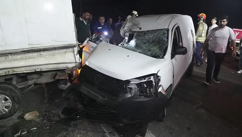 İstanbul'da Feci Kaza: 3 Yaralı, Olay Anı Kameralara Yansıdı