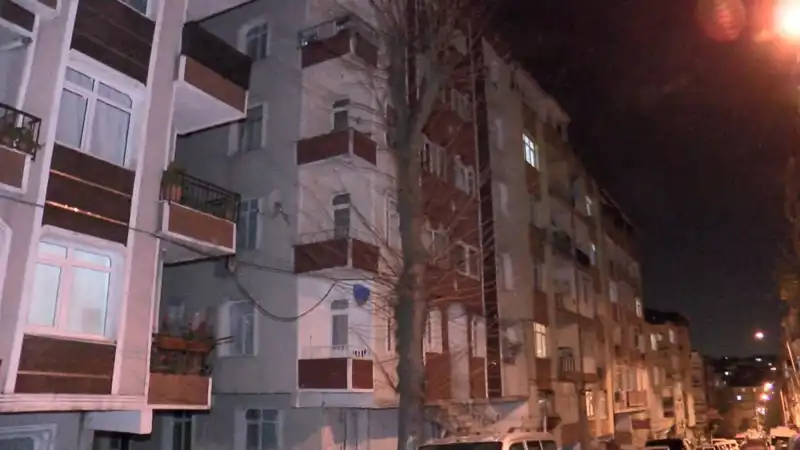 Altı Katlı Apartmanda Panik! Kolonlardan Gelen Sesler Tahliyeyi Zorunlu Kıldı