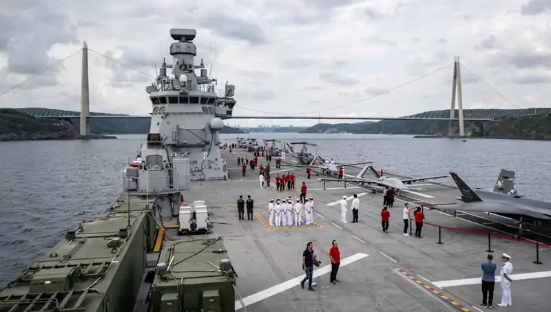 TCG Anadolu, Sarayburnu'ndan Ayrılarak Yeni Görevine Yola Çıkıyor