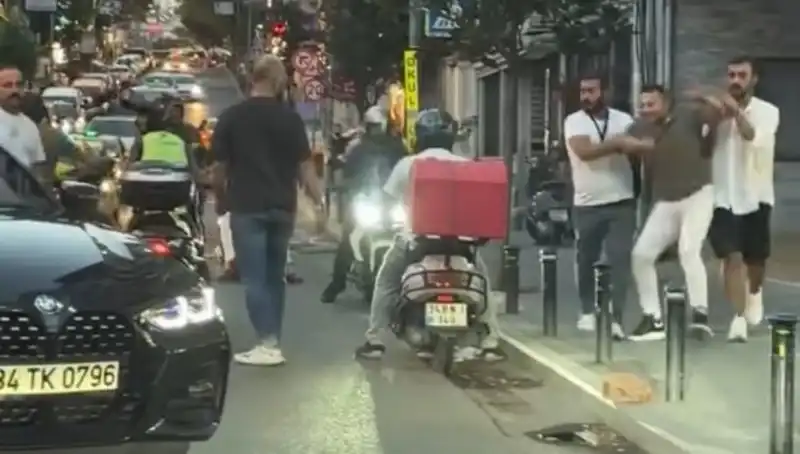 Nişantaşı'nda Yol Verme Kavgası: Sopalı Saldırı Olayı!