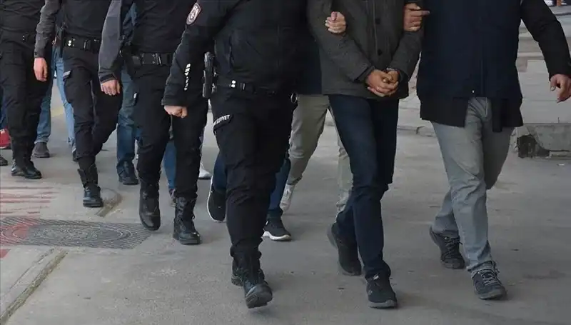 FETÖ Operasyonu Türkiye'nin 5 İlinde Gerçekleştirildi: 10 Kişi Gözaltında