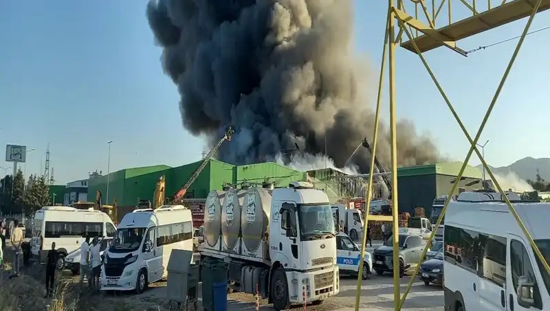 Gönen'deki Fabrika Yangınında İşçilerin Kimlikleri Belirleniyor