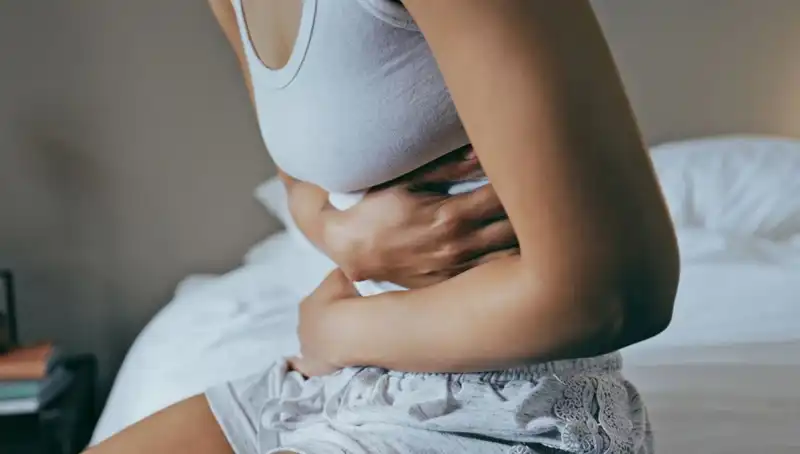 22 Yaşında Bağırsak Kanseri: Görmezden Gelinen Belirtiler Hayatını Değiştirdi