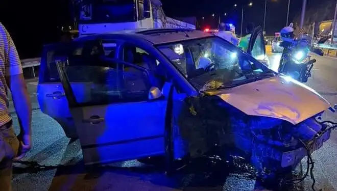 Otomobil Bariyere Çarptı: Korkunç Kazada Hayatını Kaybeden Var, Üç Yaralı!