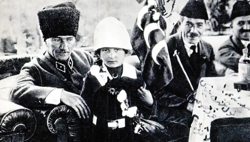O Şapkanın Altında Doğan Bayramın Unutulmaz Hikayesi