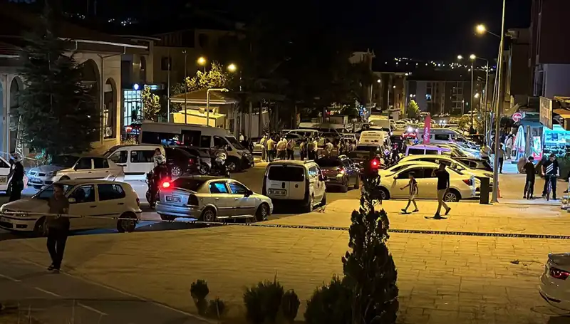 İki Aile Arasında Kanlı Çatışma: 1'i Ağır 3 Yaralı