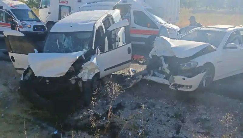 Nevşehir'de Feci Trafik Kazası: 14 Kişi Yaralandı, Nedeni Araştırılıyor