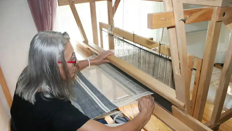 Eski Giysilerin İplerinden Yeni Hayatlar: Dönüşümün Gizemi