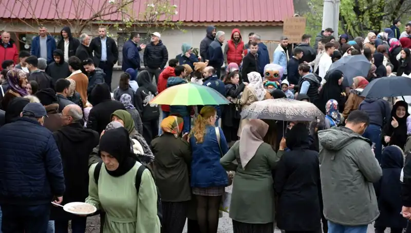 Bir Asırdır Devam Eden Geleneği Yaşatıyorlar: 12 Bin Kişi Bayramda Buluştu!