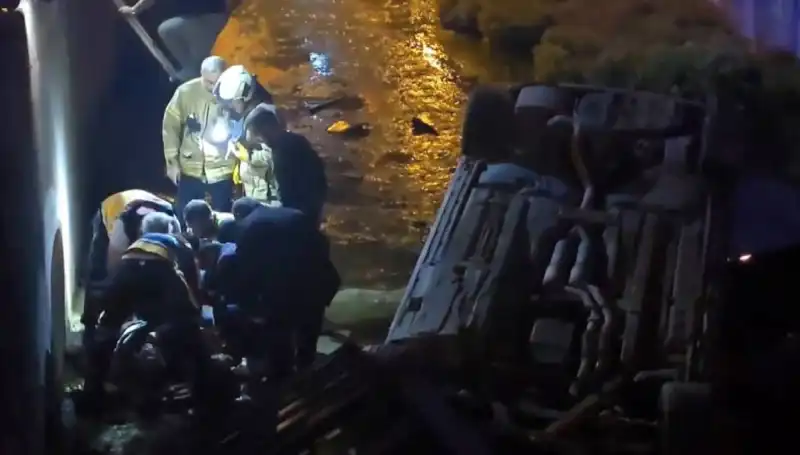 Kaybettik! Sürücü Kaçtı, Yaralıyı İtfaiye Kurtardı