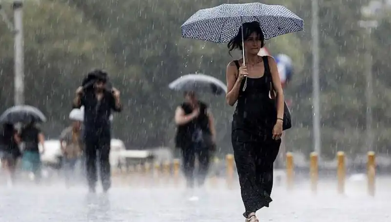 İstanbul ve Ankara'yı Vuran Şiddetli Yağış Uyarısı: 25 İlde Sağanak Bekleniyor