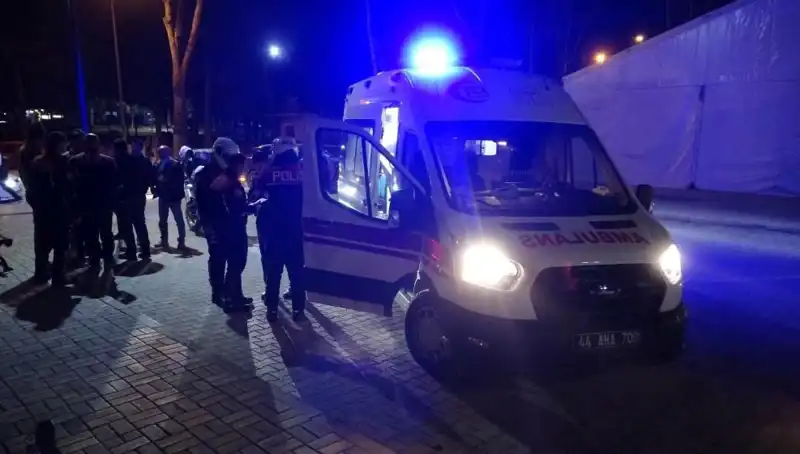 Parkta İki Grup Arasında Silahlı Kavga: Korku Dolu Anlar