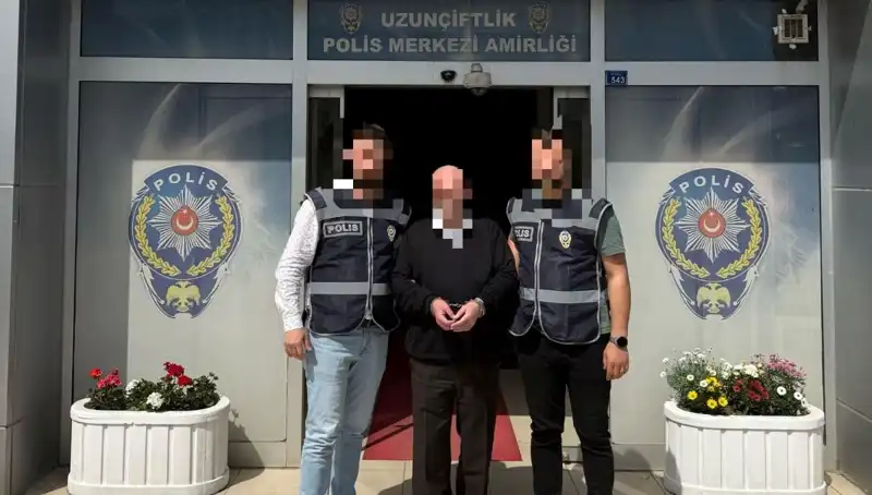 10 Ayrı Aranması Olan Zanlı, Polisi Şaşırtarak Yakalandı