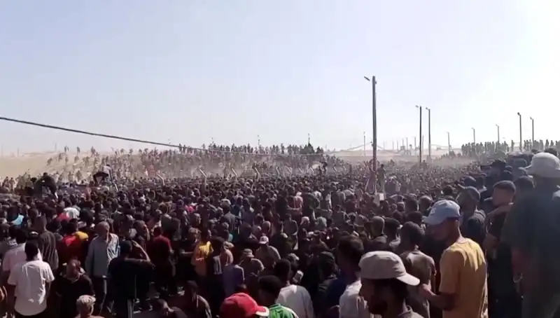 İsrail'in Filistinli Yardım Girişimlerine Yönelik Saldırıları: 30 Can Kaybı