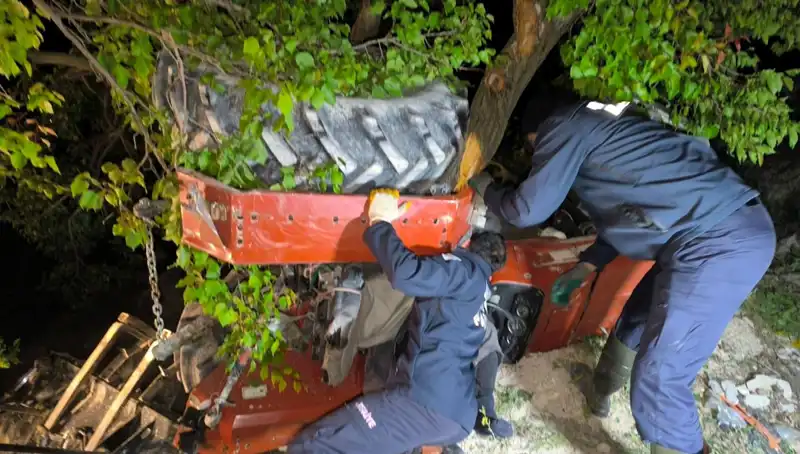 Kontrolden Çıkan Traktör Devrildi, Hayatını Kaybeden Sürücü Son Yolculuğuna Uğurlandı