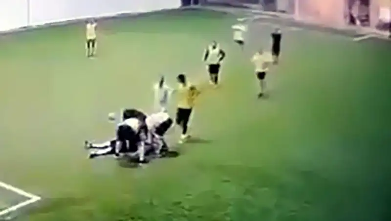 Adana'da Halı Sahada Yaşanan Trajik Olay: 3 Çocuk Babası Hayatını Kaybetti!