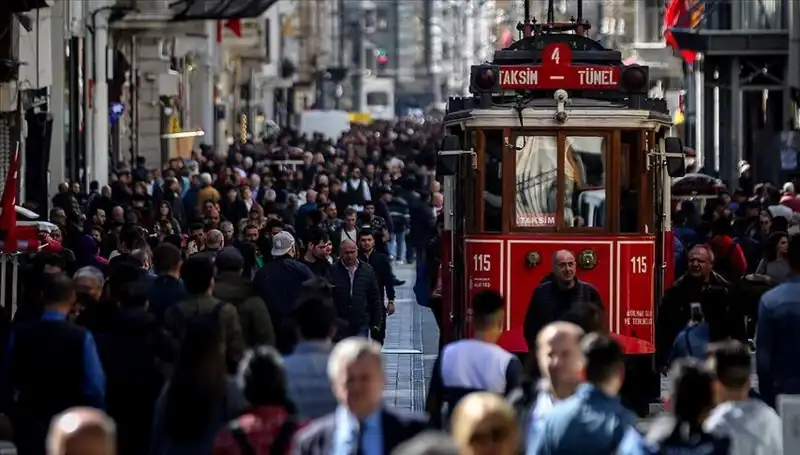 Türkiye'nin Nüfusu Yükselmeye Devam Ediyor: Yeni Rakamlar Açıklandı