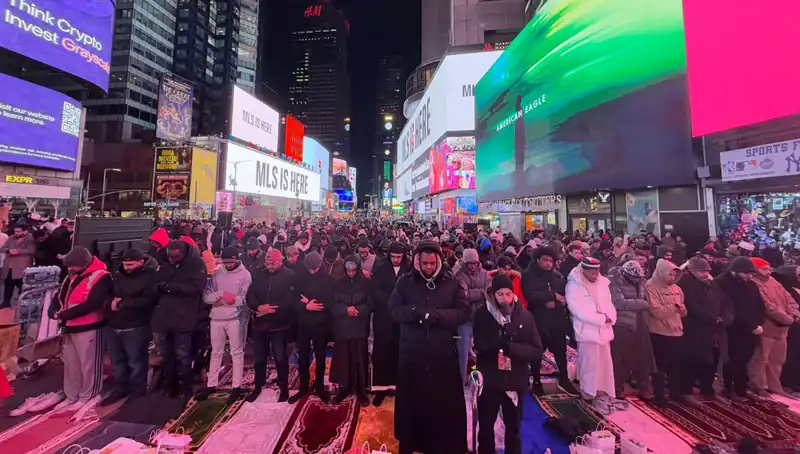 New York Times Meydanı’nda Tarihi Teravih Namazı Deneyimi