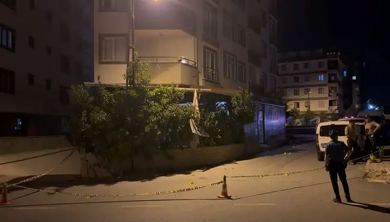 İstanbul'da Kafeye Silahlı Saldırı: Korku Dolu Anlar ve Gelişmeler