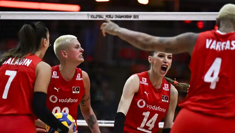 Türkiye-Japonya Voleybol Maçı: Galibiyet İçin Filenin Sultanları Parkede
