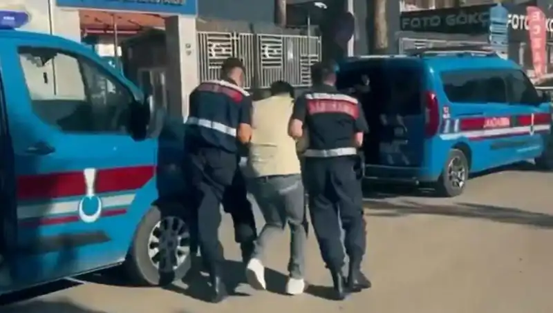 Türkiye Genelinde Dev Operasyon: 10 İlde 5 Suç Örgütüne Baskın Yapıldı