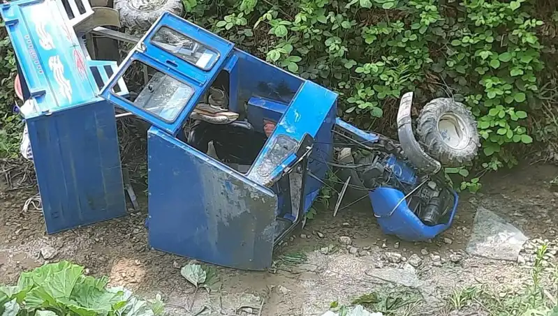 Kontrolden Çıkan Pat Pat Dereye Yuvarlandı: İki Kişi Yaralandı