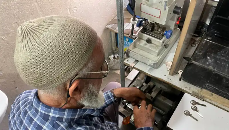 28 Yılda 4 Metrekarelik Dükkanında Bir Hayali Gerçekleştirdi