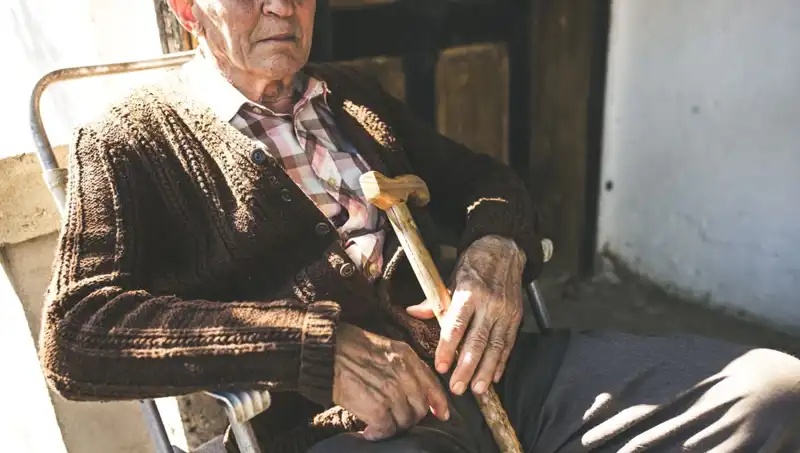 Yalnızlık ve İlgisizlik: 100 Yaşındaki 16 Kişi Depresyon Belirtisi Gösteriyor