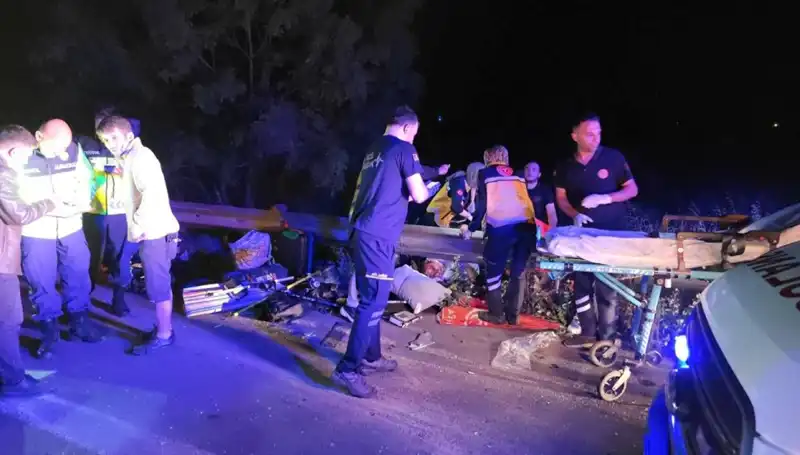 Minibüs Kazasında Yolcular Savruldu: Hayatta Kalma Mücadelesi