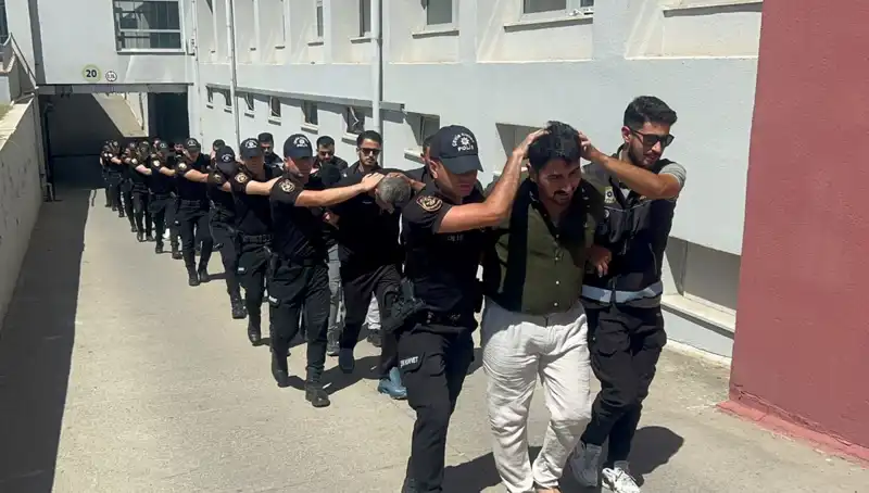 Adana'da Tarihi Eroin Operasyonu: 825 Kilo Uyuşturucu ile 16 Şüpheli Tutuklandı