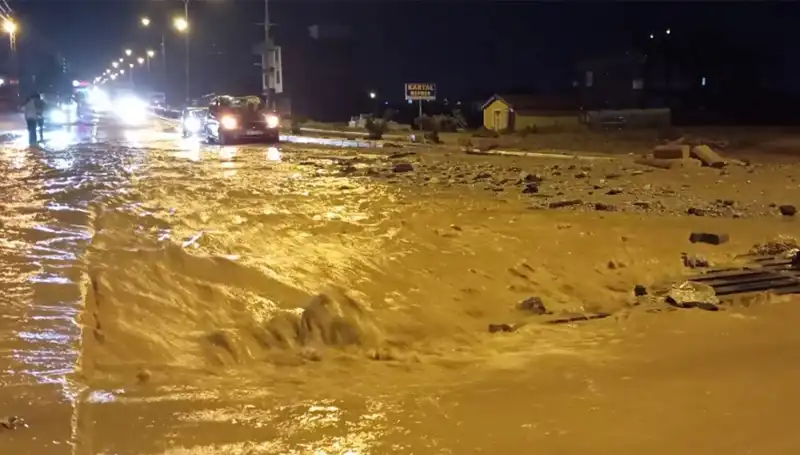 Sel Felaketi: Konya ve Ankara'da Hayat Durma Noktasına Geldi!
