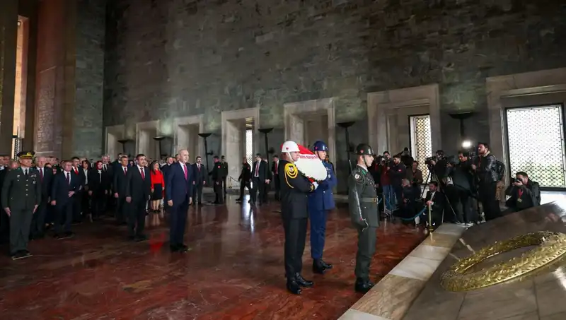 Anıtkabir'de Yapılan Tören: Devlet Erkanından Duygusal Anlar