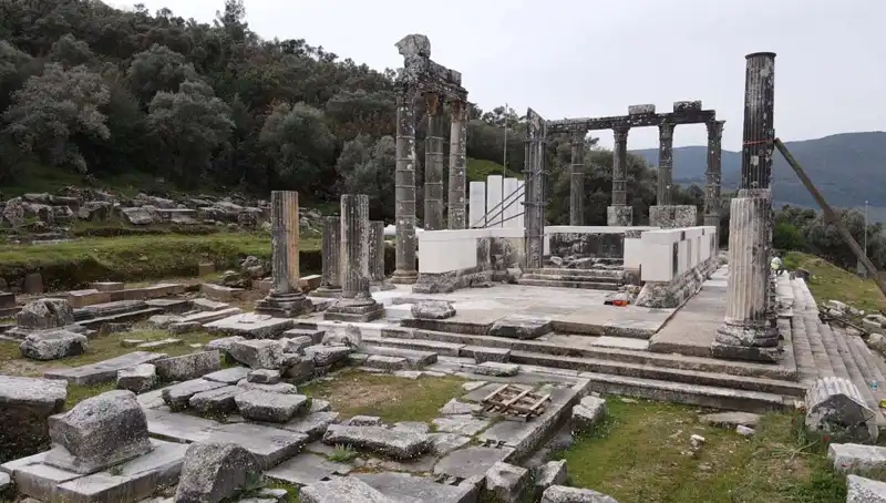Zeus Tapınağı'nda Tarihi Restorasyon: Geçmişin İzleri Yeniden Gün Yüzüne Çıkıyor