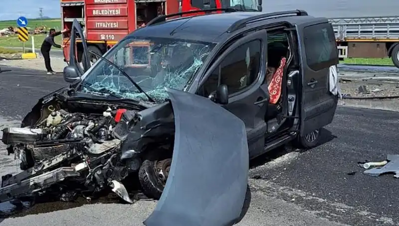 Ankara Yolunda Feci Kaza: Üç Kişi Yaralandı, Olay Yeri İnanılmaz Görüntülere Sahne Oldu