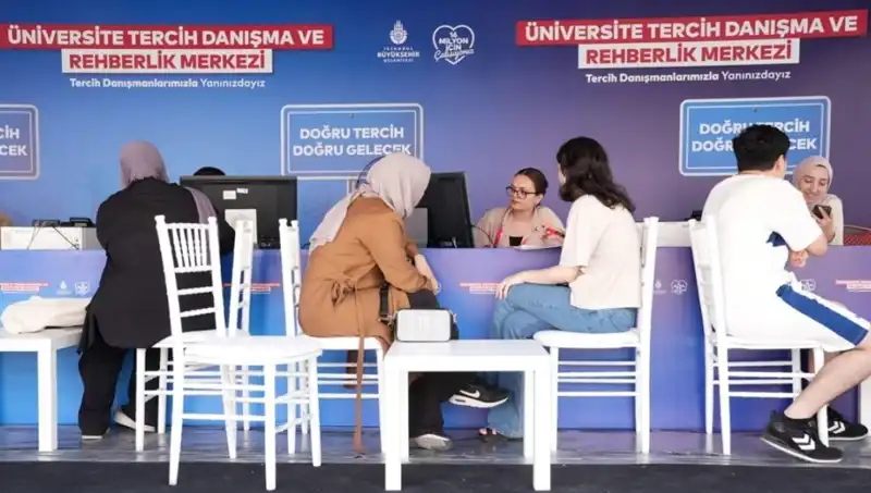 İstanbul'da Üniversite Tercih Danışma Merkezleri Açıldı: 24 Nokta ile Öğrencilere Destek
