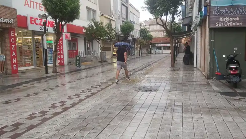 Kırklareli'de Özlenen Yağmurlar: Sağanak Yağış Hayatı Olumsuz Etkiledi