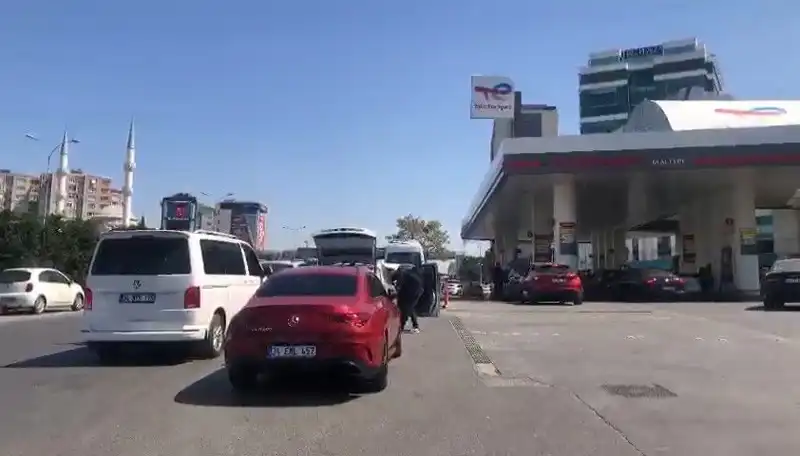 Deprem Sonrası Akaryakıt İstasyonlarında Uzun Kuyruklar Oluştu: Nedenleri ve Sonuçları