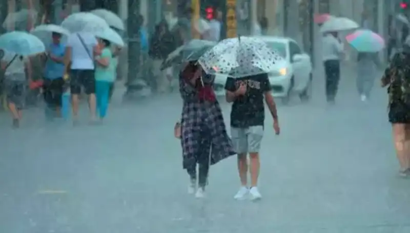 Meteoroloji'den Acil Uyarı: Yangın Bölgesinde Rüzgar, İstanbul'da Sağanak Yağış