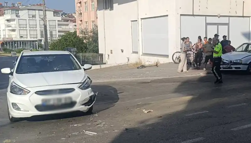 Antalya'da Feci Kaza: İki Otomobil Çarpıştı, Tek Yaralı!